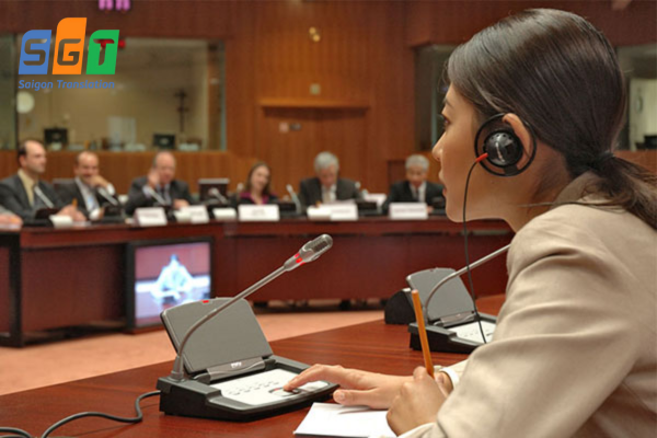 Phiên dịch viên cần hiểu rõ thuật ngữ chuyên ngành khi phiên dịch hội nghị y tế