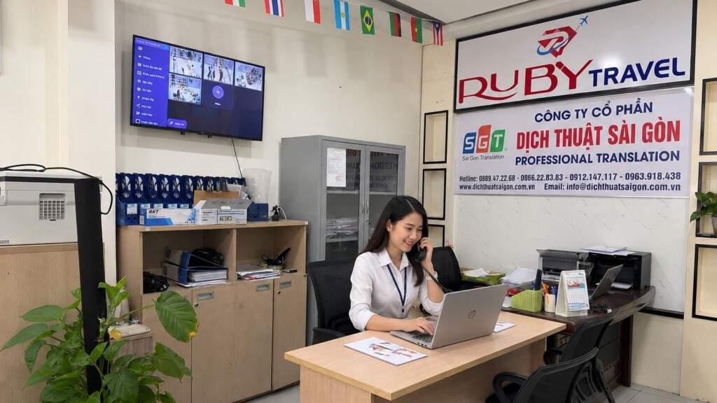 Chuyên viên SGT tư vấn dịch vụ online cho khách hàng